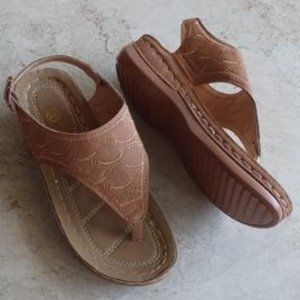 NEW - Lightweight Sandals - 7.5 - NWOT